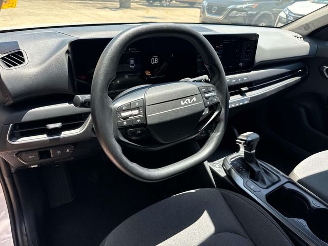 2025 Kia K4 LXS - Photo 11