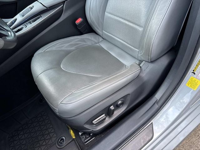 2022 Toyota Avalon Hybrid Limited