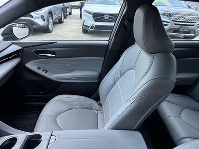 2022 Toyota Avalon Hybrid Limited