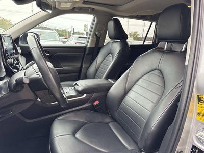 2022 Toyota Highlander Hybrid XLE