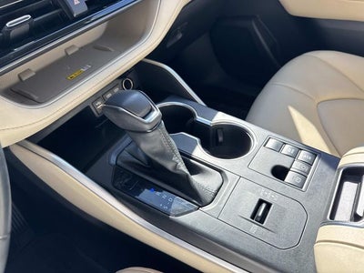 2023 Toyota Highlander Hybrid XLE