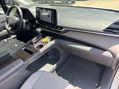 2024 Toyota Sienna LE 8 Passenger