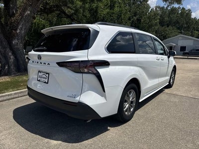 2024 Toyota Sienna LE 8 Passenger