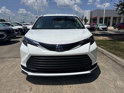 2024 Toyota Sienna LE 8 Passenger