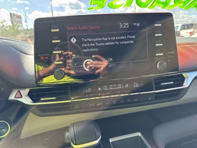 2024 Toyota Sienna XLE 8 Passenger