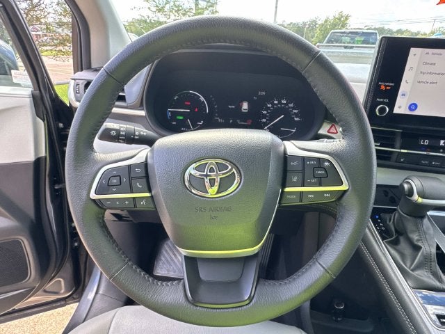 2025 Toyota Sienna XLE 8 Passenger