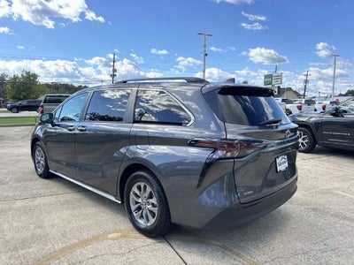2025 Toyota Sienna XLE 8 Passenger
