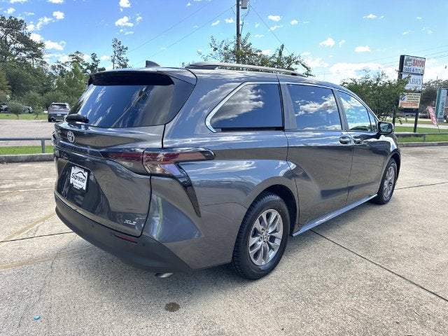 2025 Toyota Sienna XLE 8 Passenger