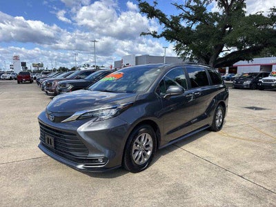 2025 Toyota Sienna XLE 8 Passenger