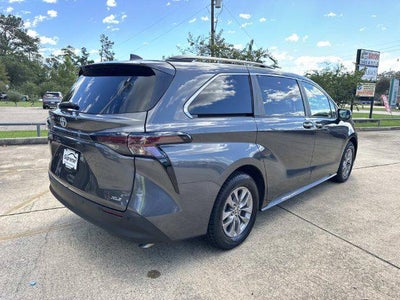 2025 Toyota Sienna XLE 8 Passenger