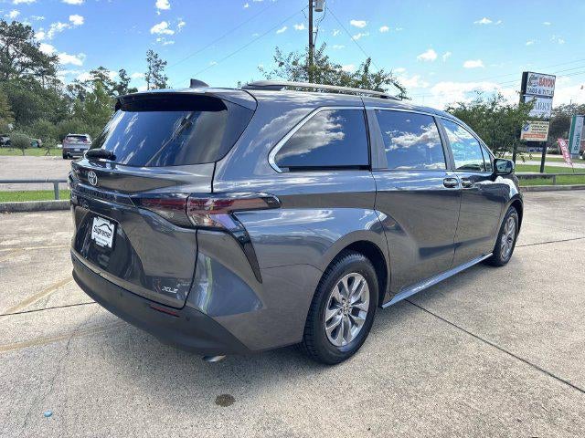 2025 Toyota Sienna XLE 8 Passenger