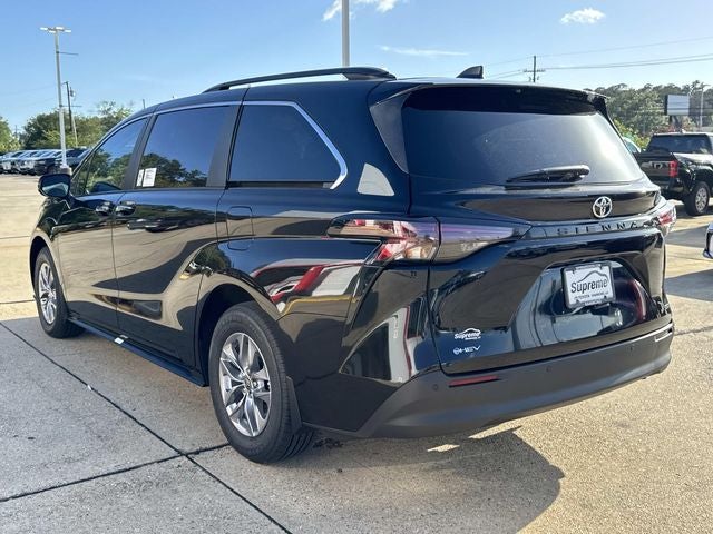 2026 Toyota Sienna XLE 8 Passenger
