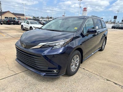 2026 Toyota Sienna XLE 8 Passenger