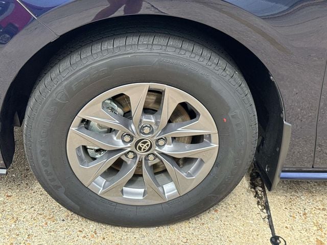 2026 Toyota Sienna XLE 8 Passenger