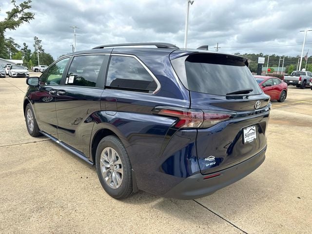 2026 Toyota Sienna XLE 8 Passenger